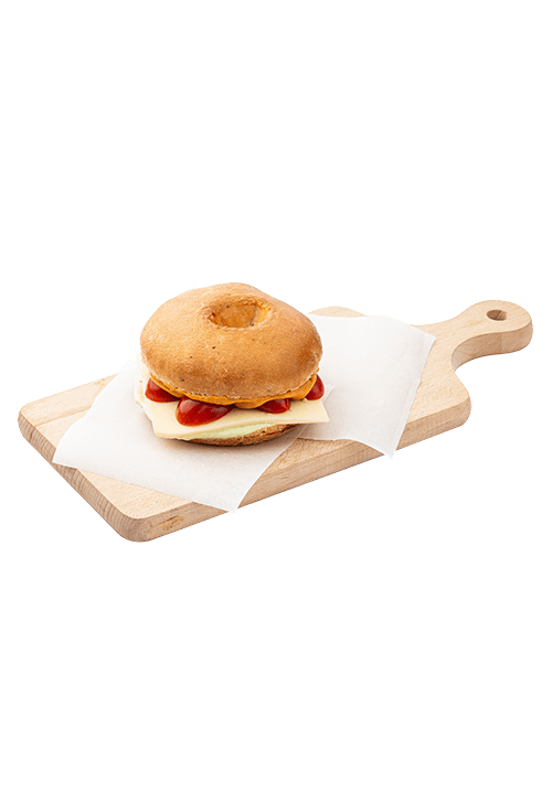 Bagel μυρωδικών με μοτσαρέλα, πέστο βασιλικού και τοματίνια