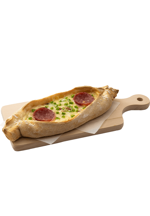 Peinirli with mozzarella and cold cuts