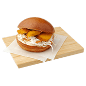 Brioche with breaded chicken, aioli sauce, cabbage, carrot and mayonnaise.