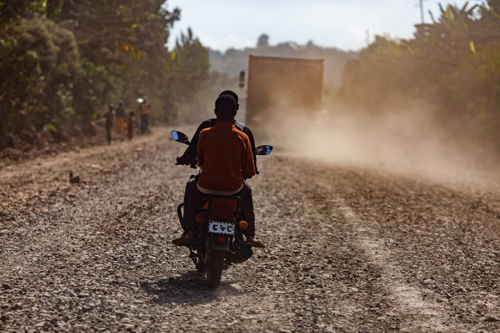 motorcycle_on_the_road_ethiopia