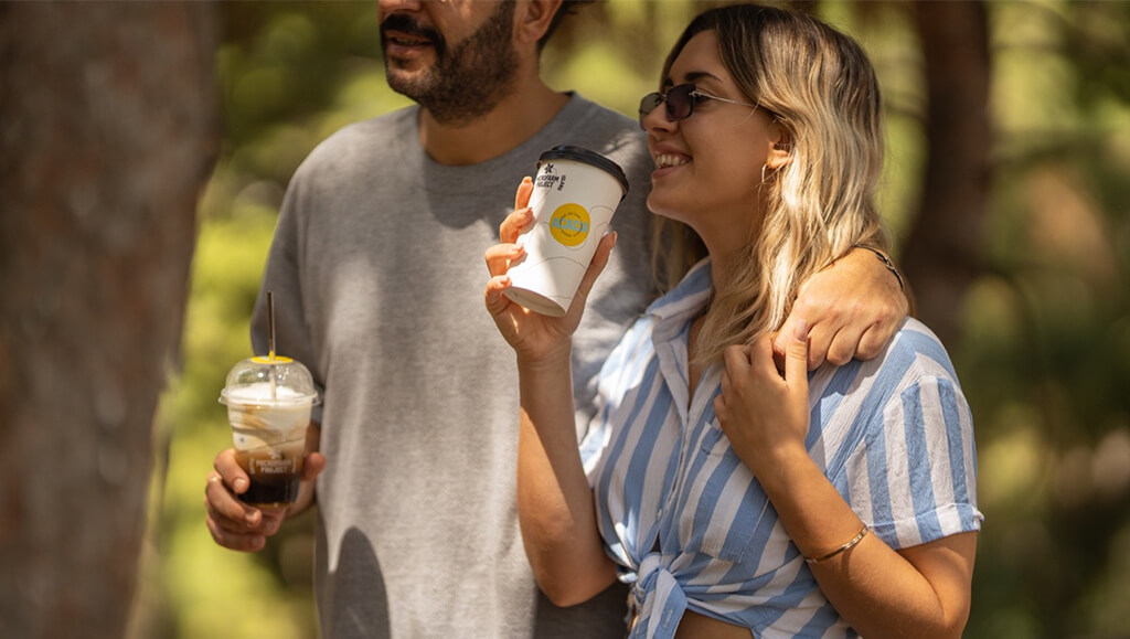 FRIENDS DRINKING ACACIA COFFEE