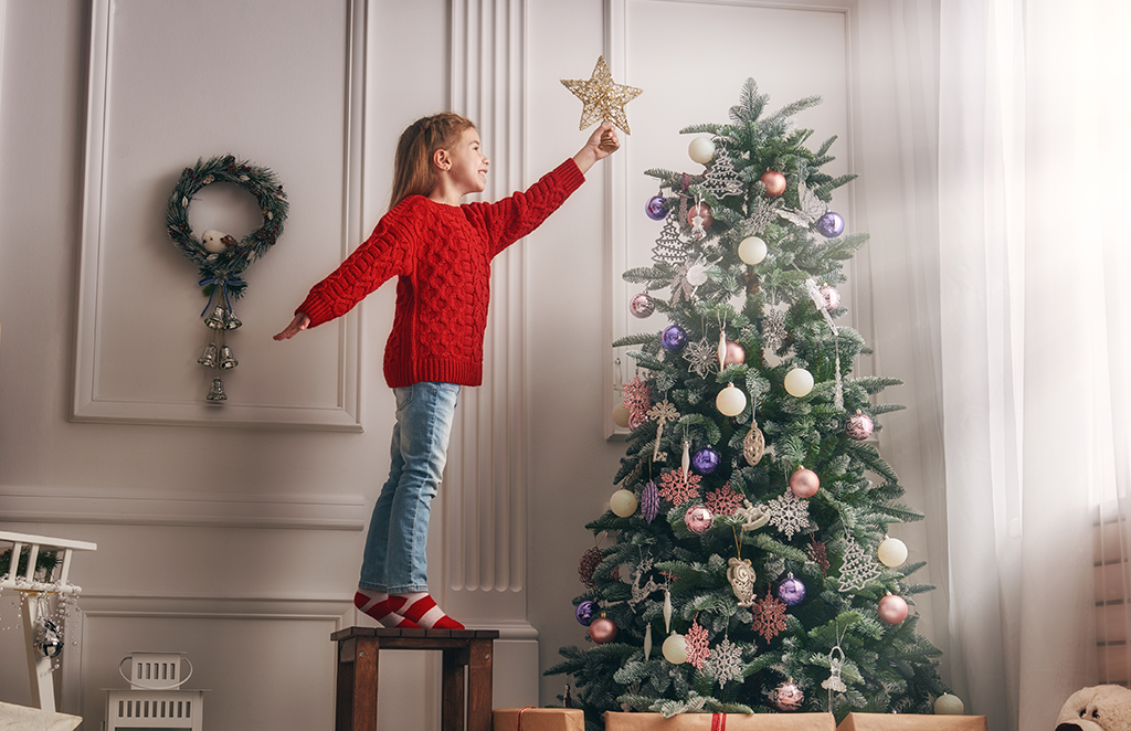 Child and xmas tree